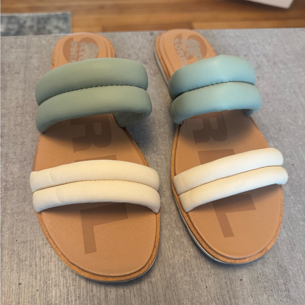 Worn 1x! Sorel Cream and Green Sandals Modern Slide Design